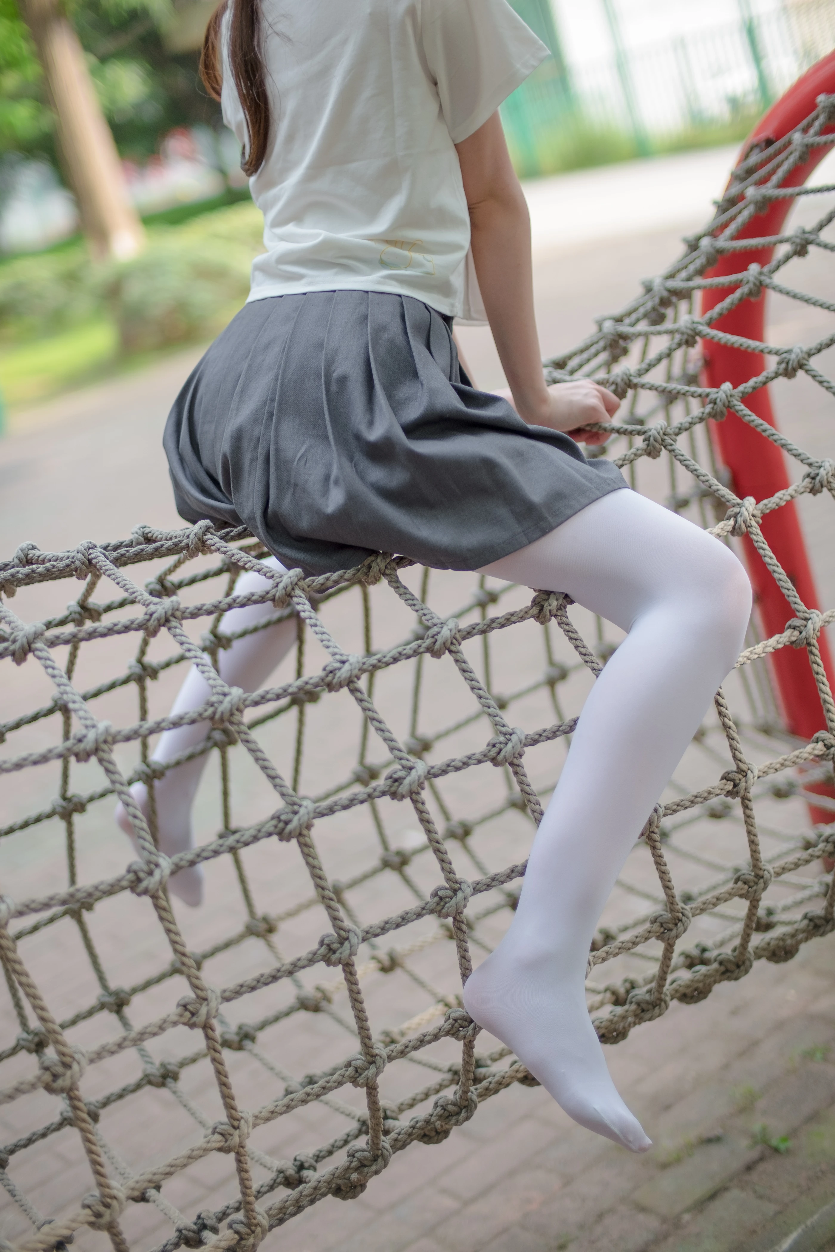 森萝财团 [R15-014] 白丝妹妹游园 [99P]插图1